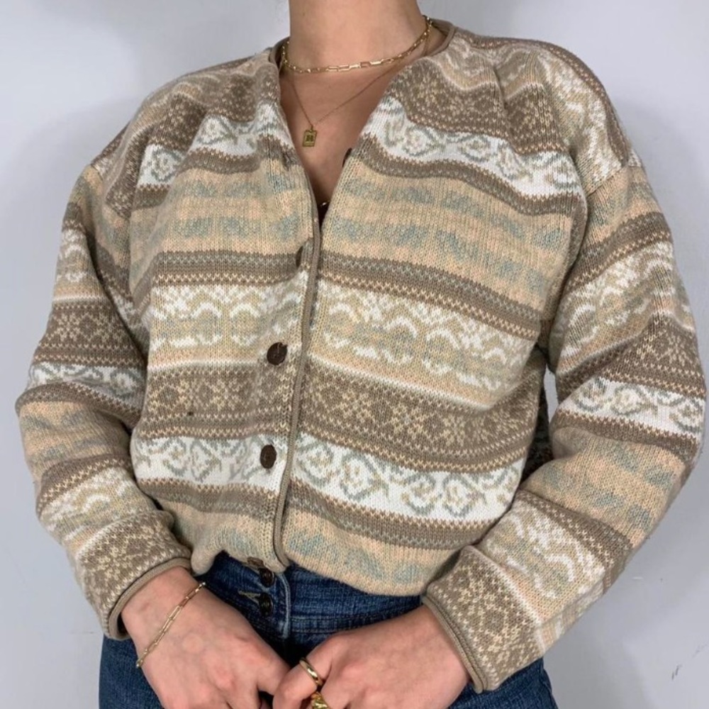 VINTAGE GRANDMA PATTERN CREAM AND SOFT LONG SLEEVE BUTTONED DOWN KNIT SWEATER